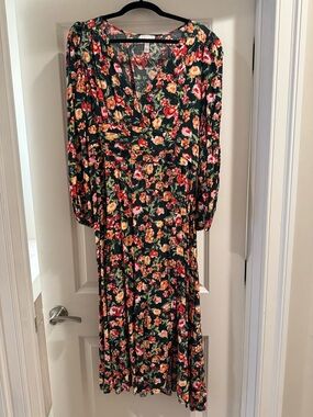 Leith Black Floral V-Neck Long Sleeve Maxi Dress